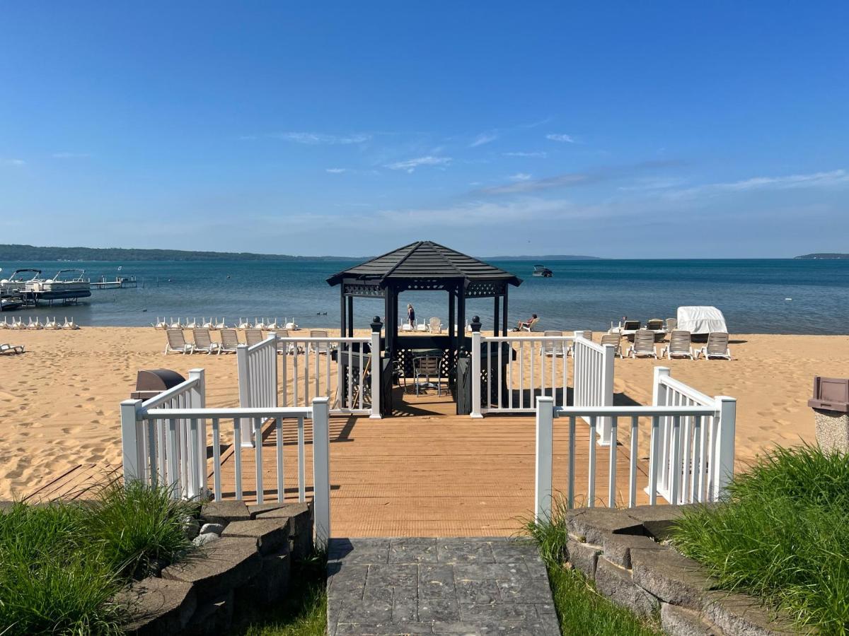 The Beach Haus - Traverse City Eksteriør bilde