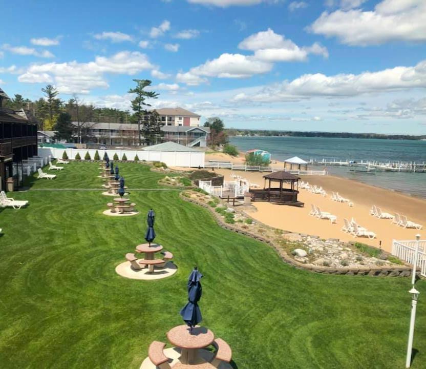 The Beach Haus - Traverse City Eksteriør bilde